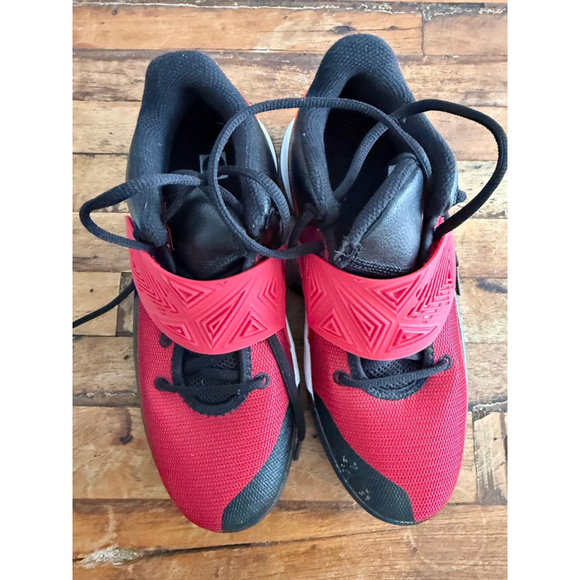Boys Nike Kyrie Flytrap IV Red Black Sneakers 5 (Big Boy) - Picture 2 of 10